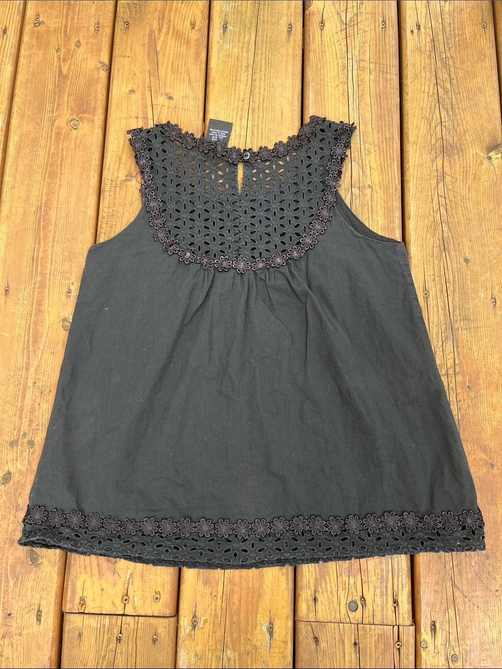Mandee black floral sleeveless blouse - Picture 2 of 3